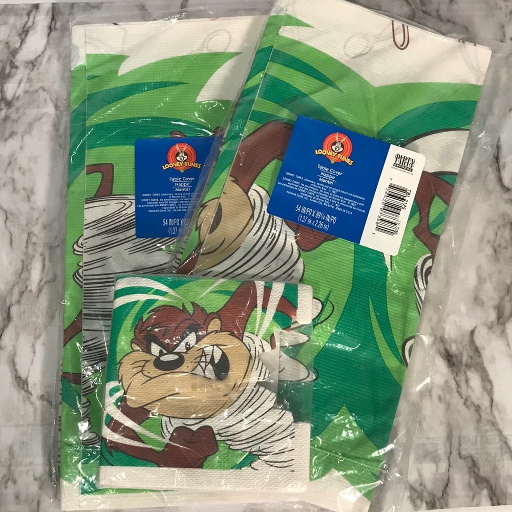 Vintage Looney Tunes 1997 Tablecloth and Napkins